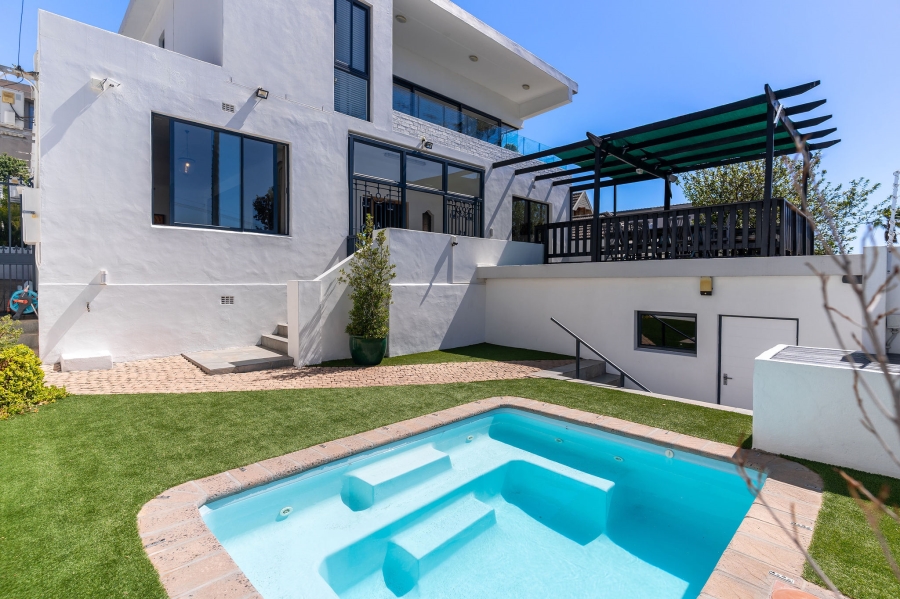 5 Bedroom Property for Sale in Fresnaye Western Cape